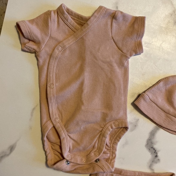 H&M Waffle Knit Wrapover Short Sleeve Bodysuit, Shorts & Hat Set in Blush Pink - Picture 6 of 10